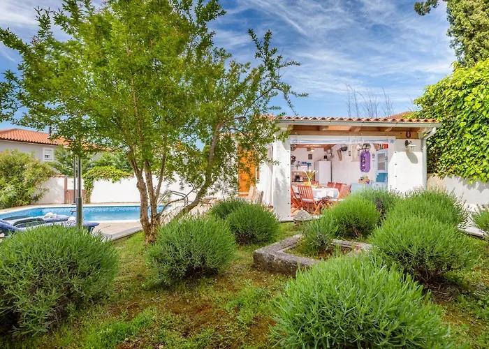 Nature & Sea Holiday Home With Pool