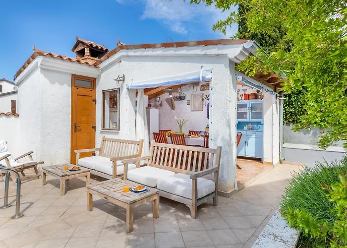 Nature & Sea Holiday Home With Pool