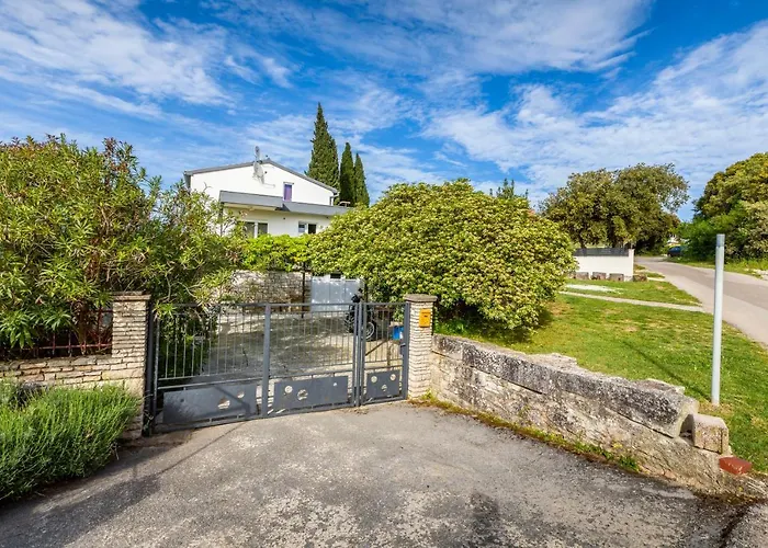 Nature & Sea Holiday Home With Pool